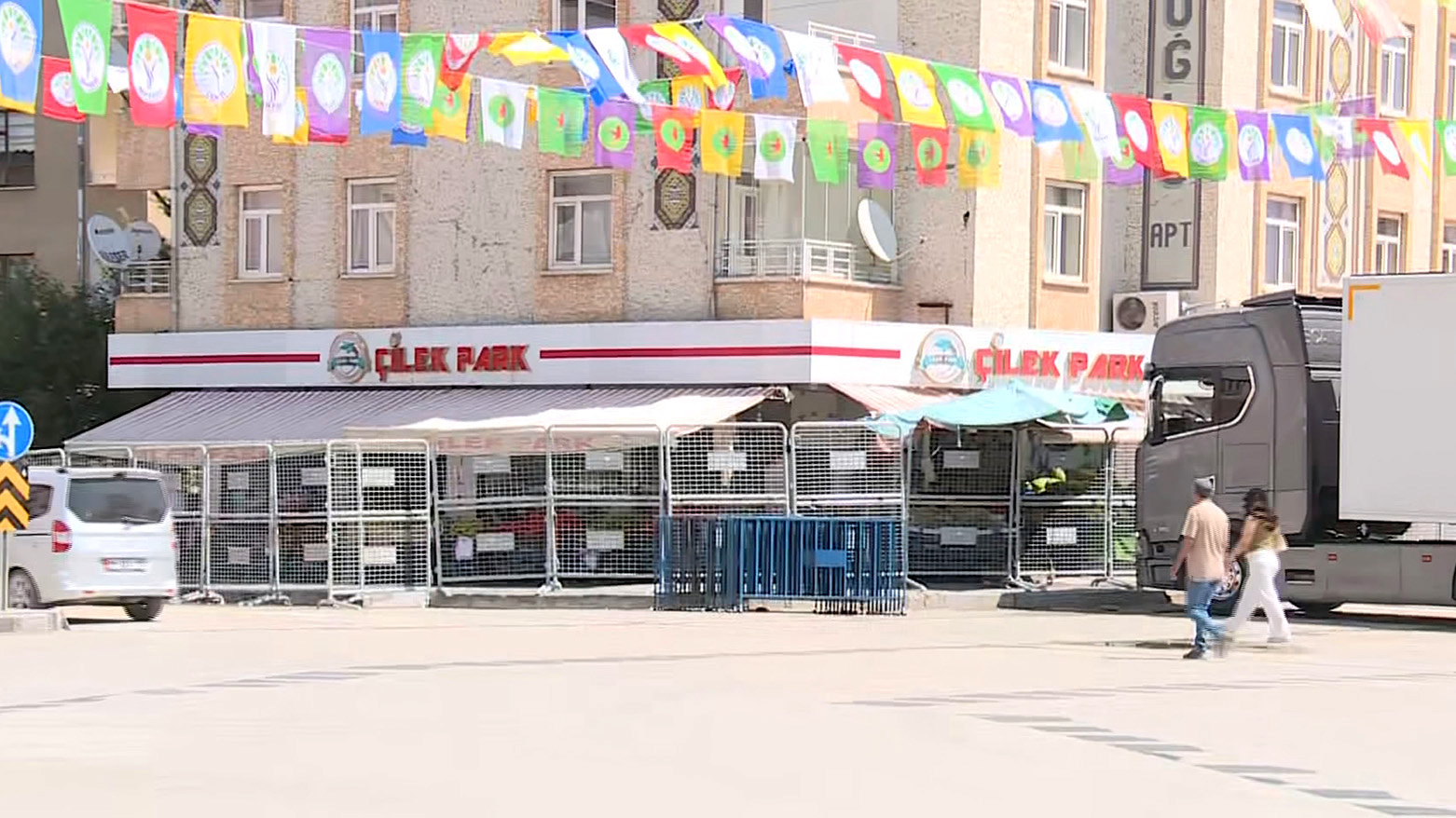 Li Wanê mîtînga "Azadiyê": Daxwaza çareseriya pirsa Kurd û rakirina tecrîdê tê kirin