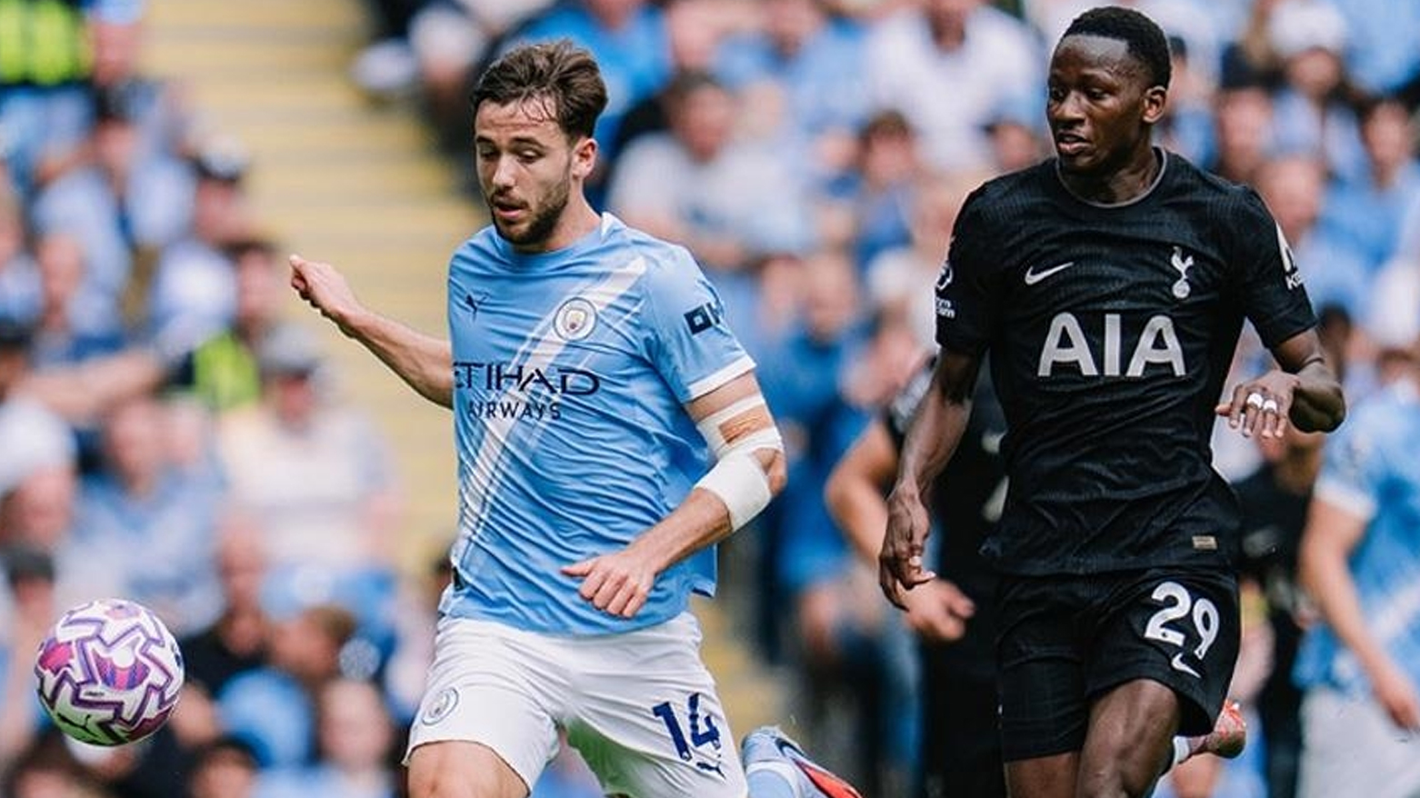 توتنهام يلحق هزيمة مفاجئة بمانشستر سيتي في عقر داره