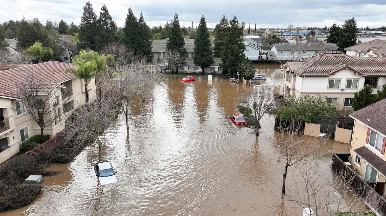 الصورة تعبيرية لفيضانات في ولاية كاليفورنيا الأميركية (أرشيف أسوشيتدبرس)