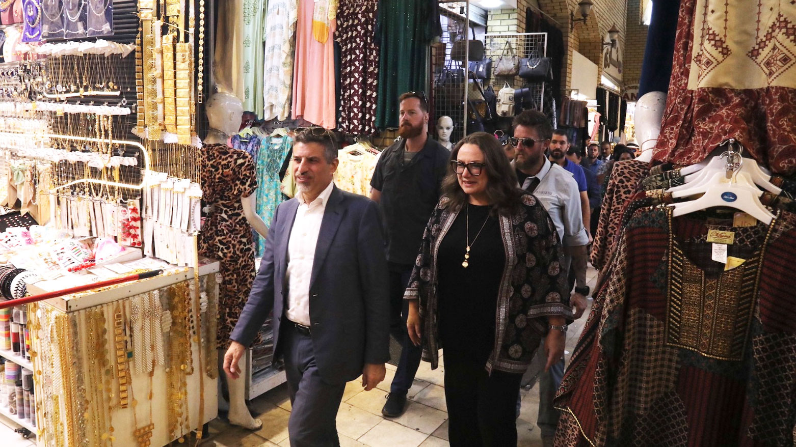 Acting U.S. Chargé d’Affaires Steven Fagin (L), U.S. Consul General in Erbil Wendy Green (R) in Qaysari Bazaar, Erbil Aug. 24, 2025. (Photo: U.S. consulate in Erbil)