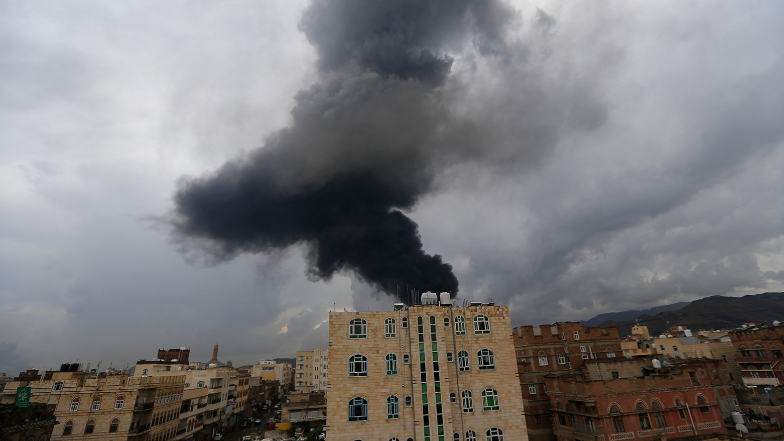 أربعة قتلى و67 جريحاً في غارات إسرائيلية على العاصمة اليمنية