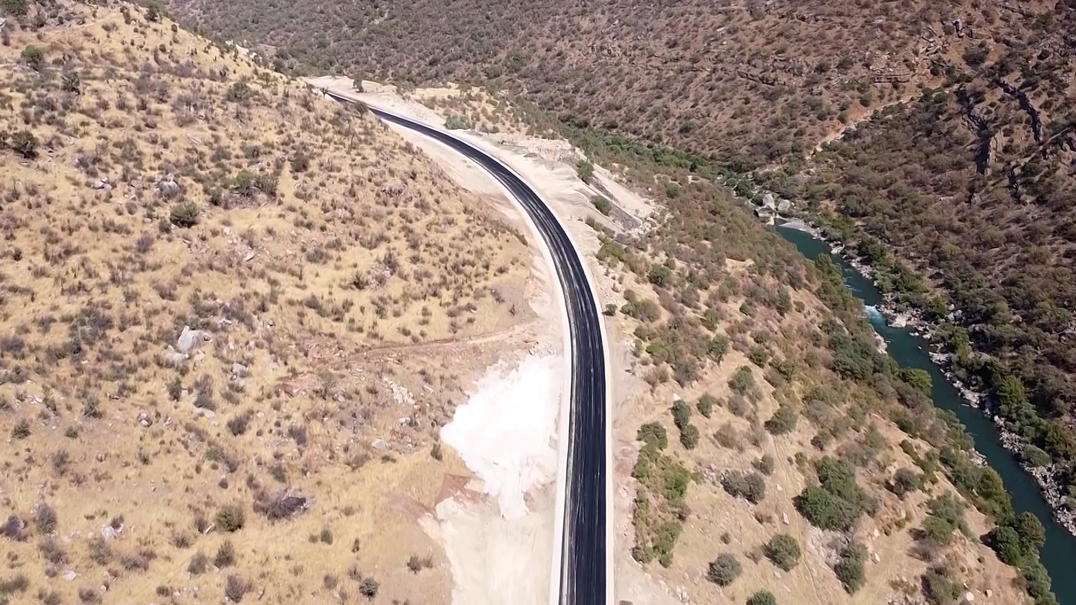 The photo shows ongoing construction on the strategic Balinda-Sida road project. (Photo: Kurdistan24)