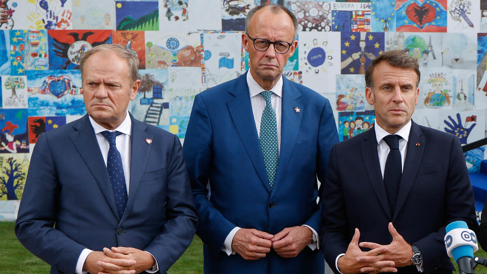از چپ دونالد توسک، نخست وزیر لهستان، فریدریش مرتس، صدراعظم آلمان و امانوئل مکرون، رئیس جمهور فرانسه – عکس: ای‌اف‌پی