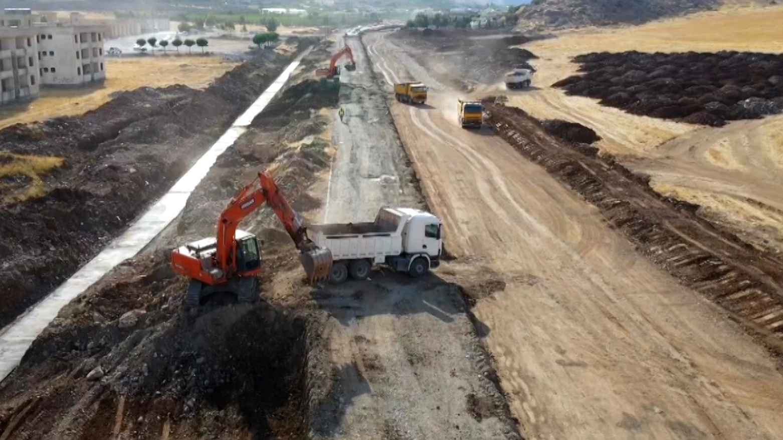 The photo shows ongoing road construction in Rania. (Photo: Kurdistan24)