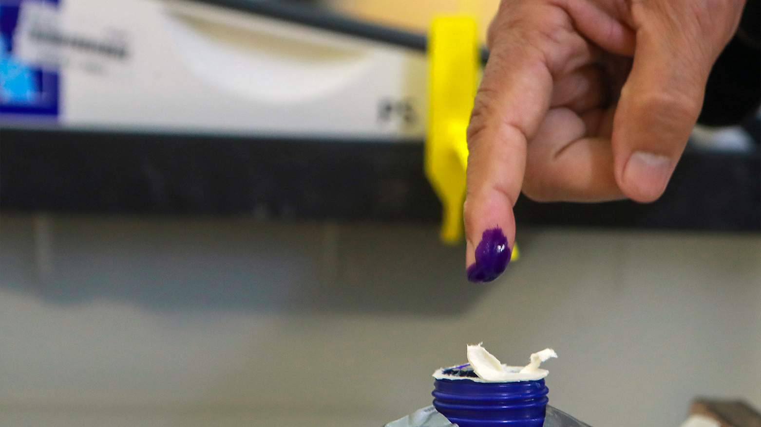 An Iraqi shows his ink-stained finger after voting. (AP)