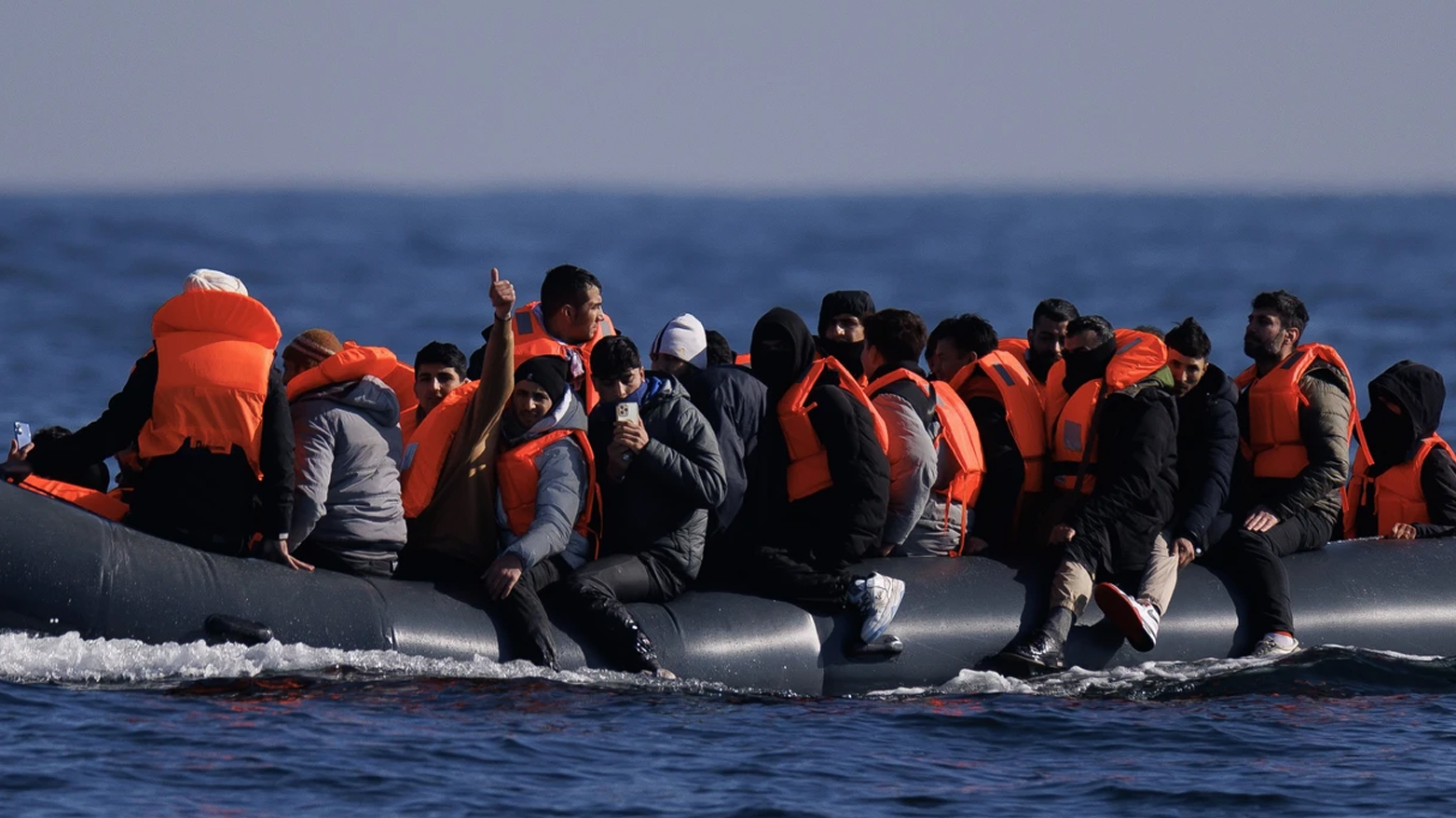 وزير بريطاني يؤكد عدم وجود "حل سحري" للهجرة غير النظامية