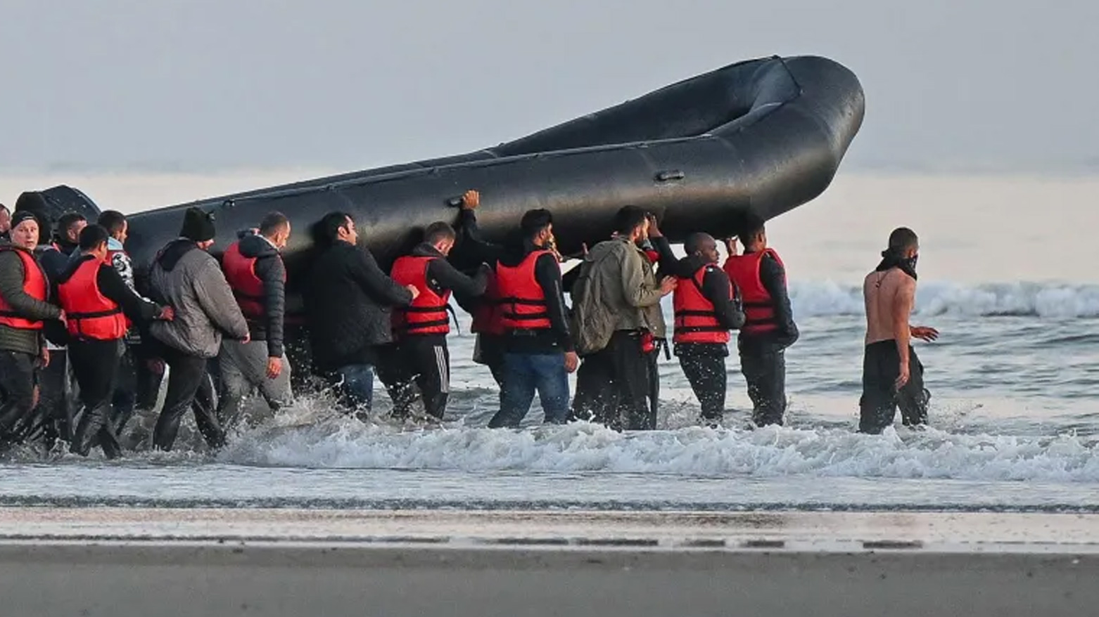 بەریتانیا.. لە ماوەی ساڵێکدا، زیاتر لە 111 هەزار کەس داوای پەنابەرییان کردووە