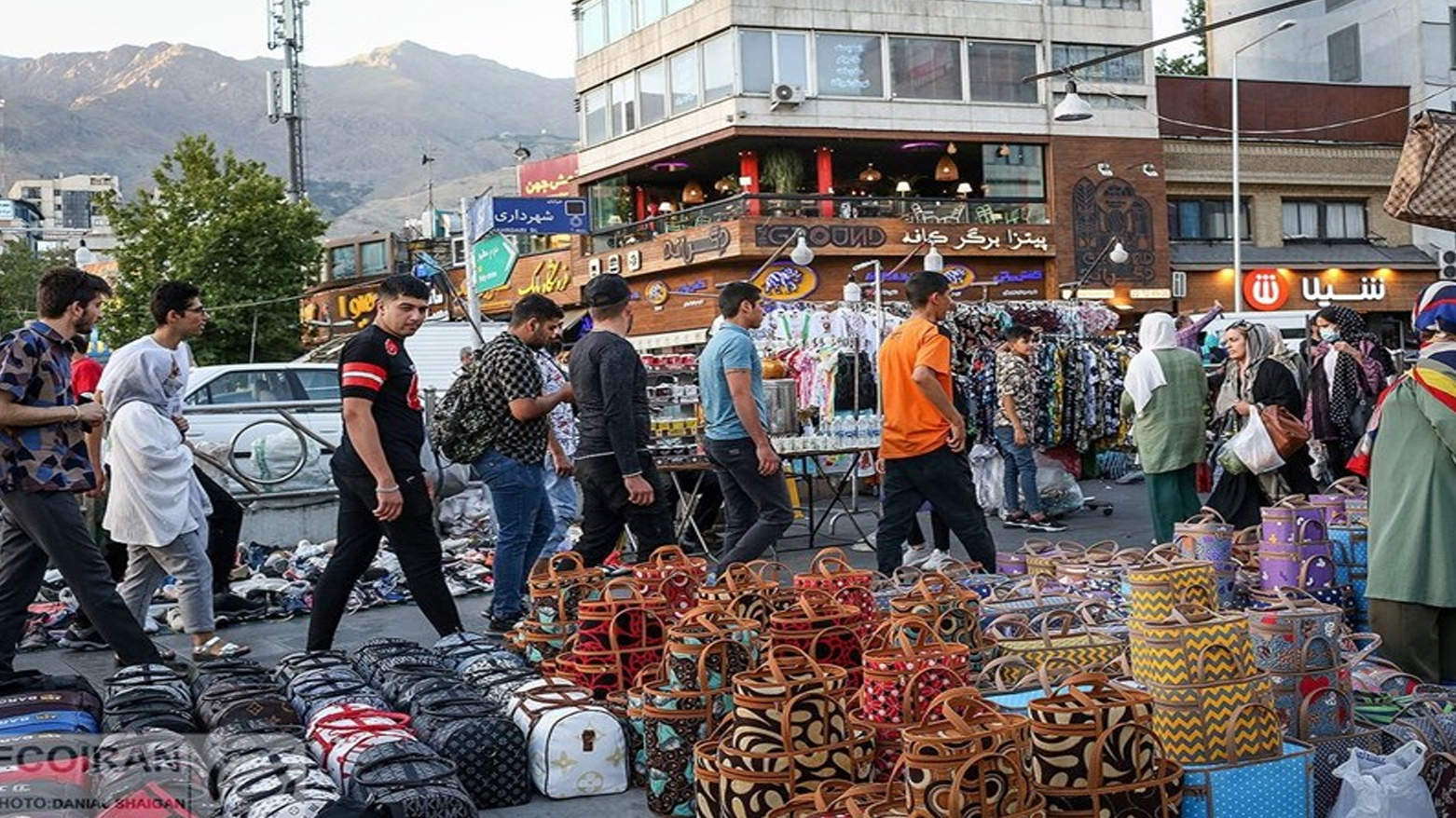 ئێران.. حکوومەت هاوکاریی هەژارانە دەداتە دەوڵەمەندەکان