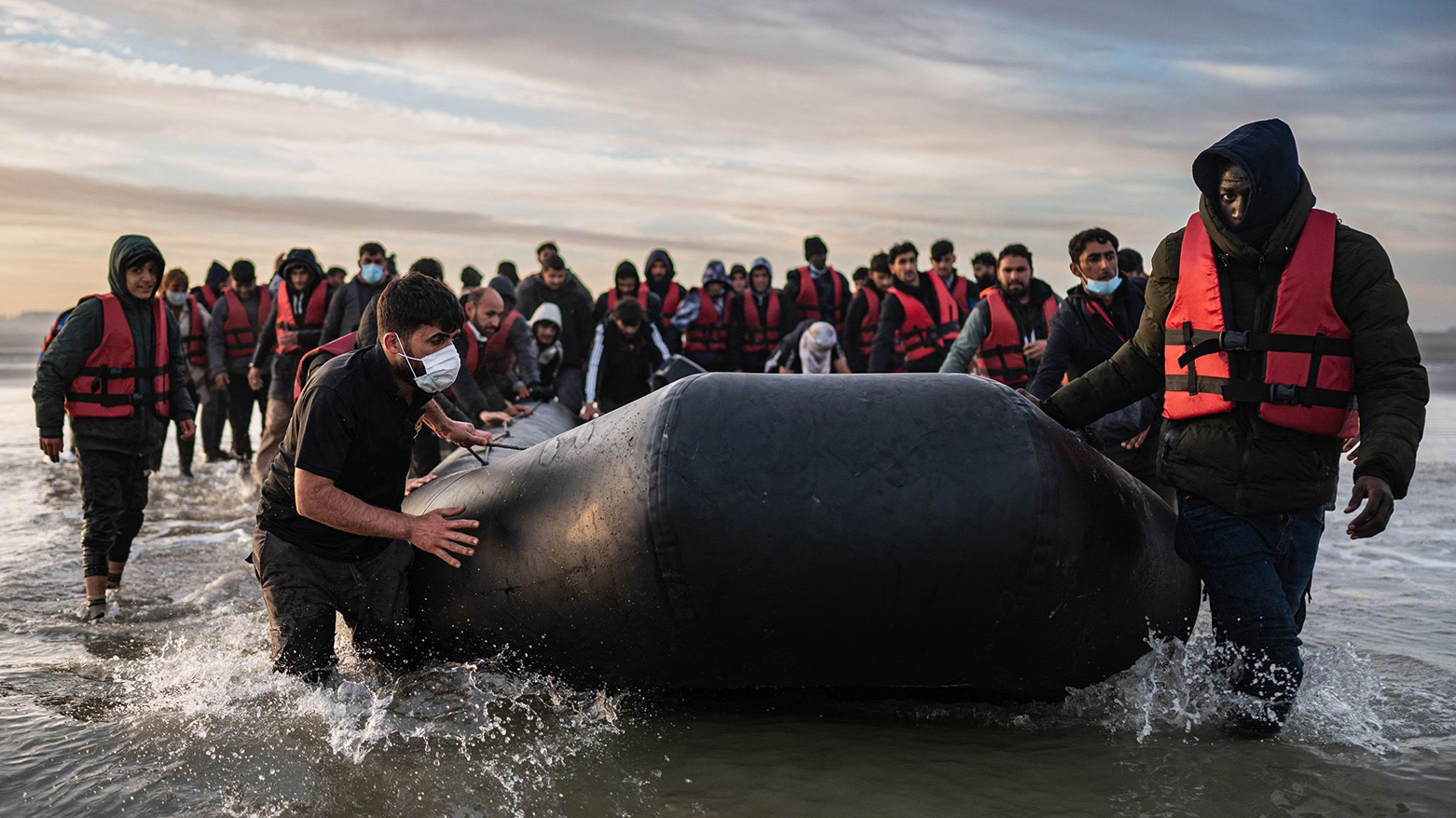 القضاء البريطاني يرفع حظراً على إيواء طالبي لجوء في فندق