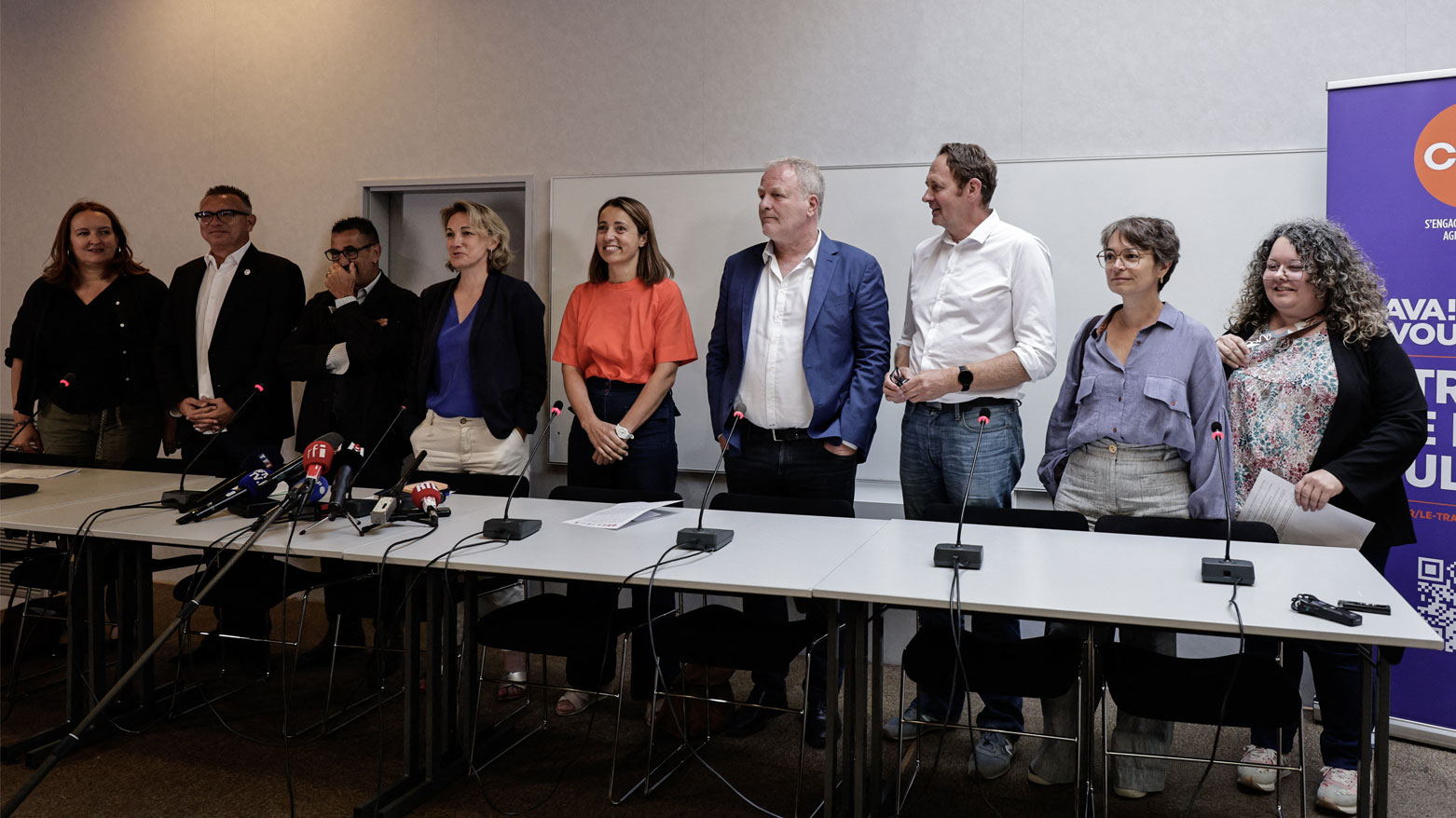 مسؤولو اتحادات النقابات العمالية الفرنسية خلال اجتماع عقد في 29 أغسطس (فرانس برس)