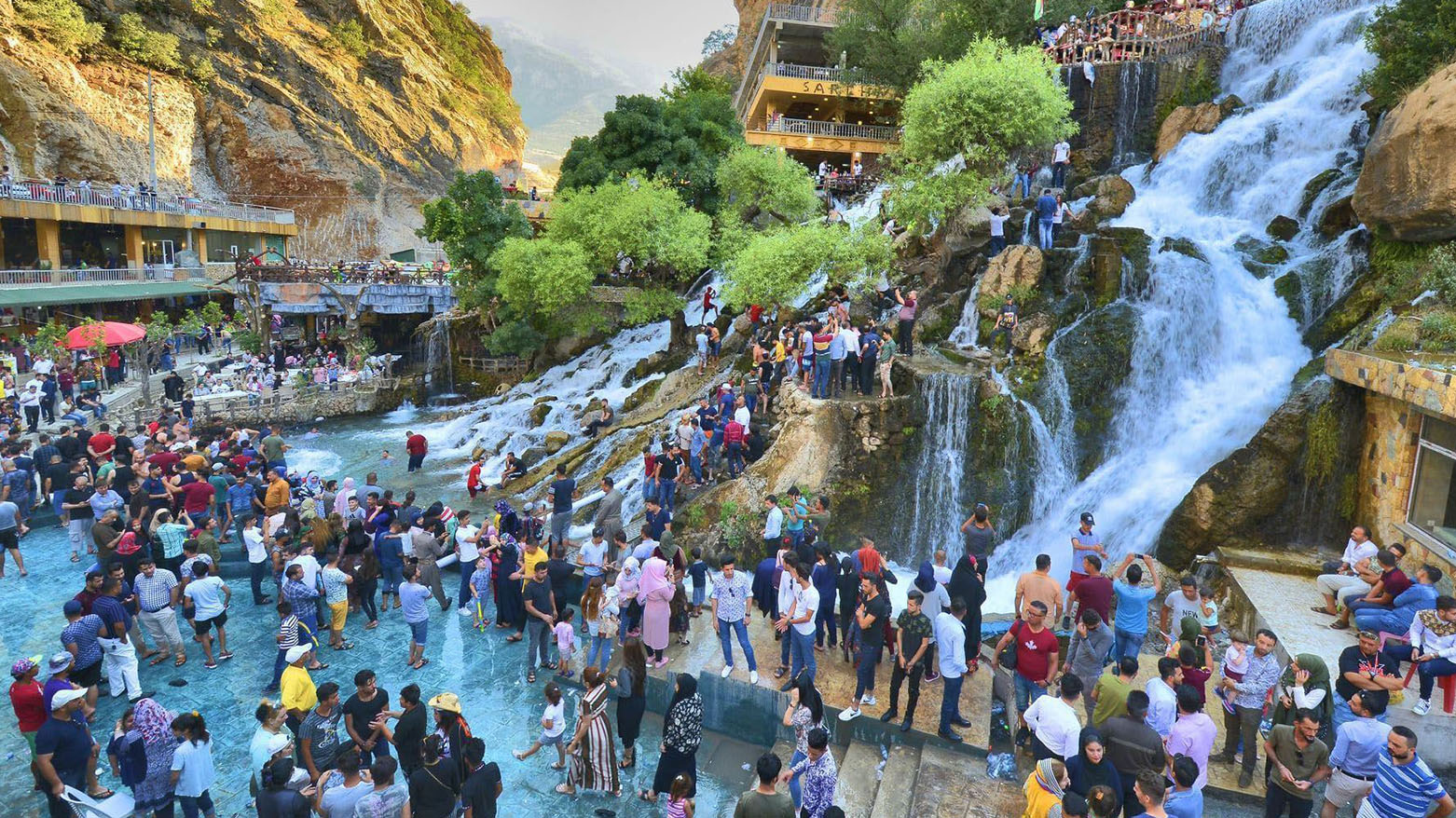 A large number of tourists at the Bekhal waterfall in the Soran Independent Administration. (Photo: Kurdistan24)
