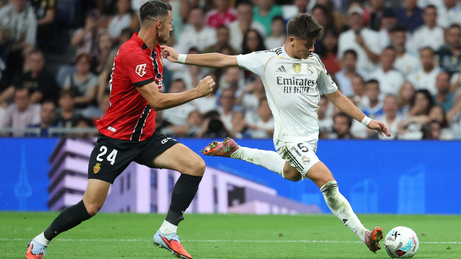 ريال مدريد يحقق فوزاً مقنعاً على مايوركا بثنائية