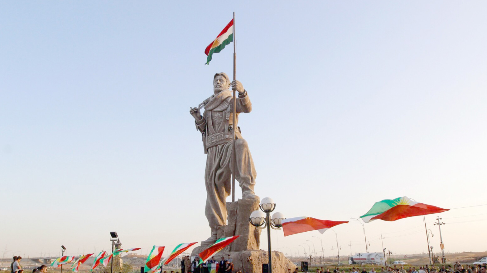 The statue of Peshmerga fighter in Kirkuk. (Photo: Kurdish Media)