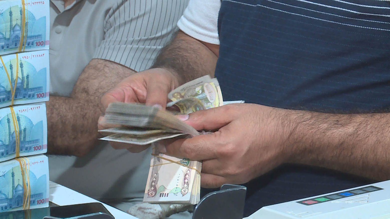 مامەڵەیەکی نا دروست بە دراوی کۆن و دڕاو دەکرێت