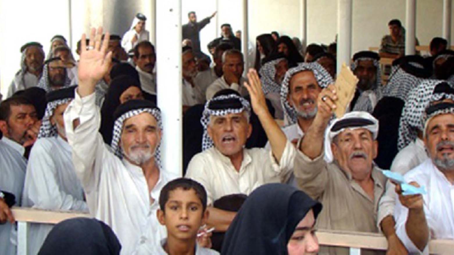 خانه‌نشینانی عێراقی: حكوومه‌ت بێباکە و به‌بێ هیچ پاساوێك دابه‌شكردنی مووچه‌كانمان دواده‌خات
