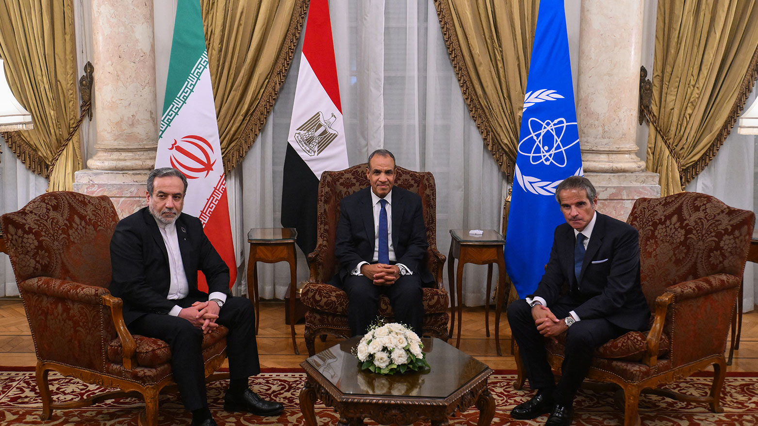 Egypt's Foreign Minister Badr Abdelatty (C) meets with his Iranian counterpart Abbas Araqchi (L) and Director General of the International Atomic Energy Agency (IAEA) Rafael Grossi in Cairo on September 9, 2025. (Photo: AFP)