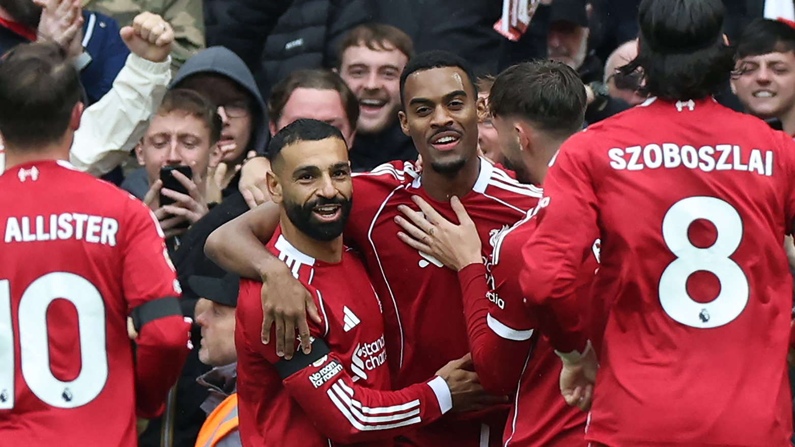 ليفربول يتخطى إيفرتون ويحافظ على بدايته المثالية