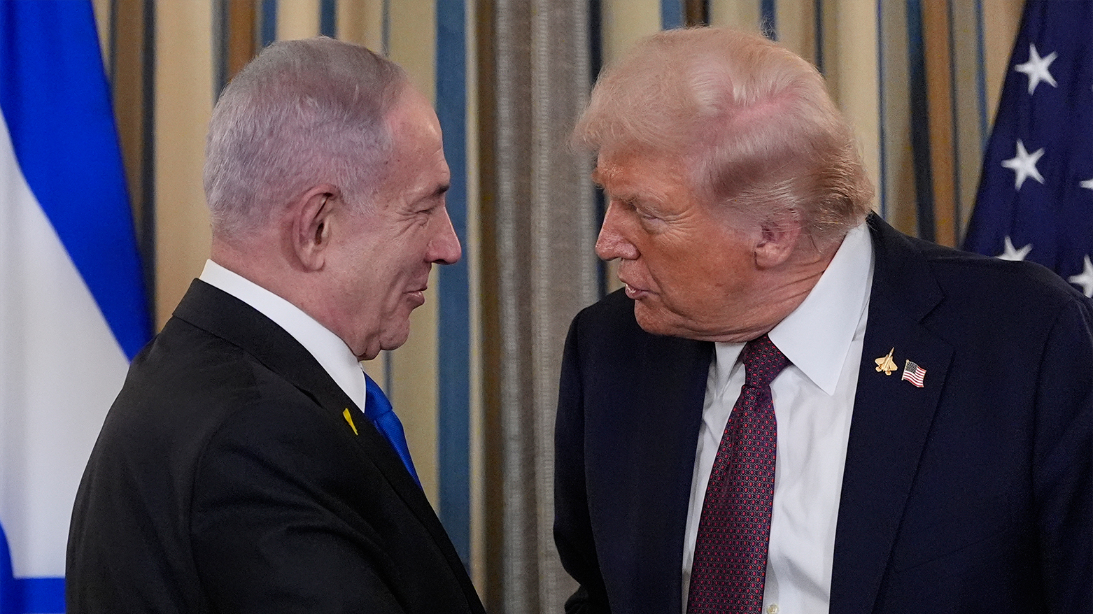 Israel's PM Benjamin Netanyahu (L) shakes hands with President Donald Trump (R). (AP)
