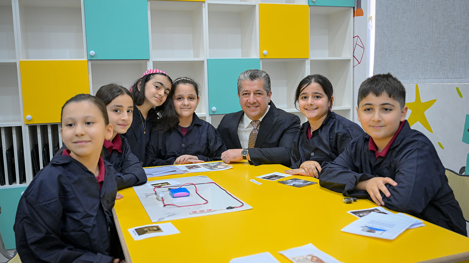 ڕێوڕەسمی کردنەوەی قوتابخانەیەک کە یەکێکە لە 29 باڵەخانەی باخچە و قوتابخانەی نوێی حکوومی