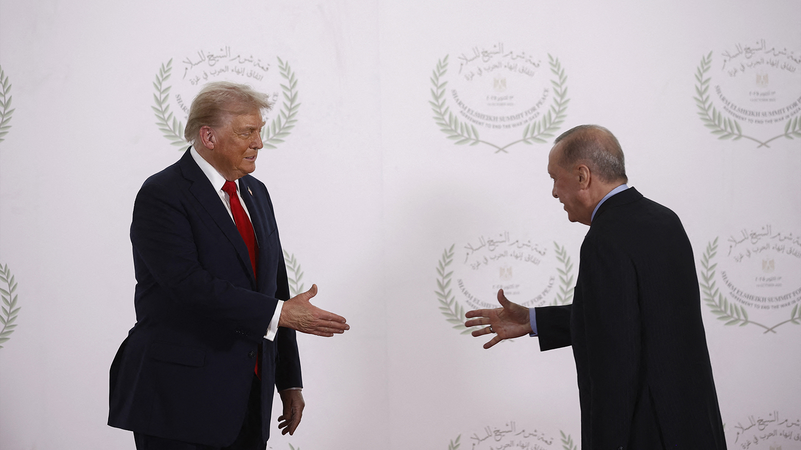 U.S. President Donald Trump (L) and Turkish President Recep Tayyip Erdoğan. (AFP)