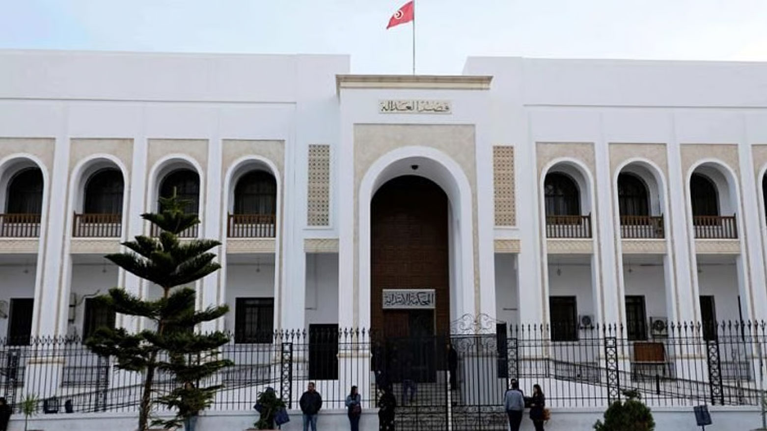 القضاء التونسي يشرع بمحاكمة ناشطين في مجال مساعدة مهاجرين