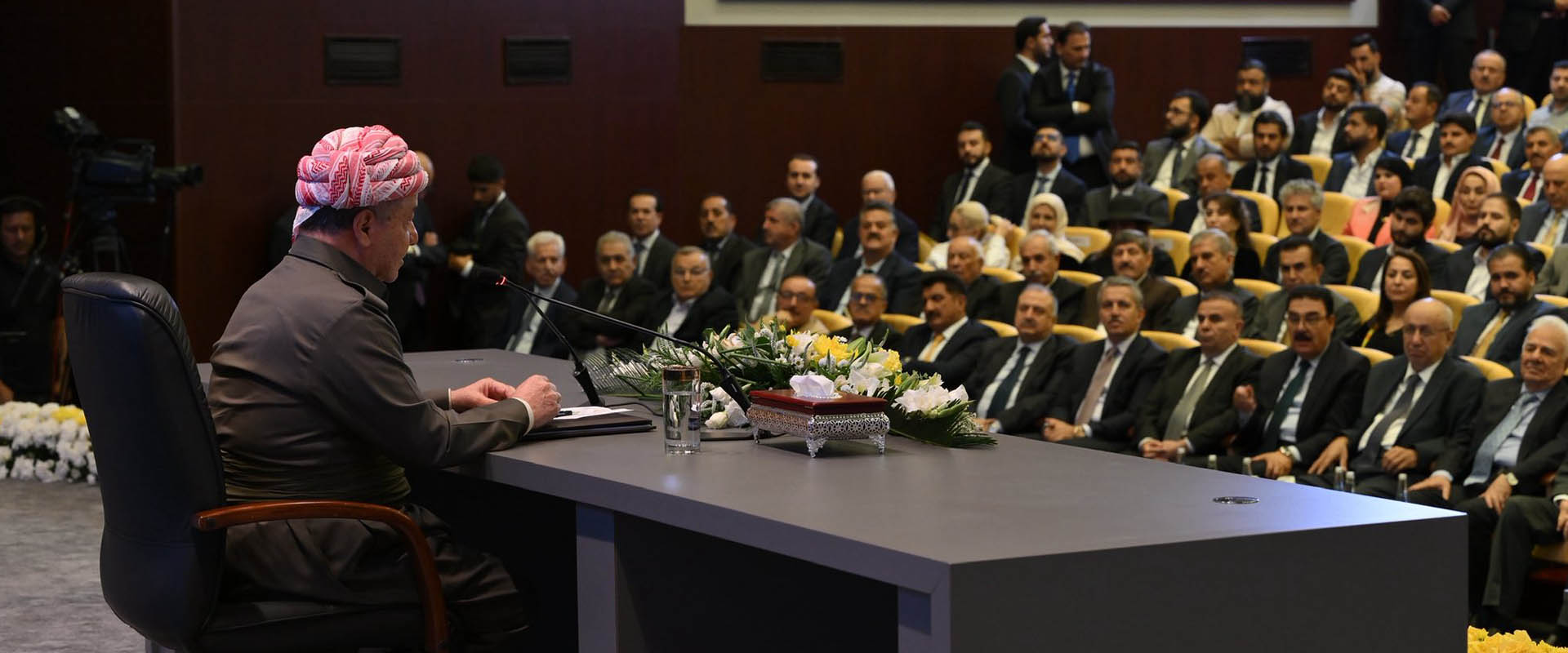 بە وێنە؛ کۆبوونەوەی سەرۆک بارزانی لەگەڵ بەشێک لە هەولێرییەکان