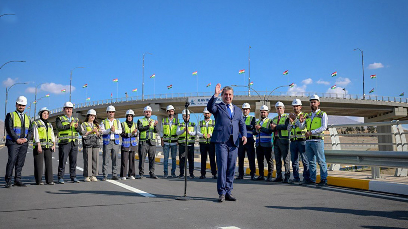 سەرۆک وەزیران مەسرور بارزانی لە کاتی کردنەوەی بەرزەپردی سۆران