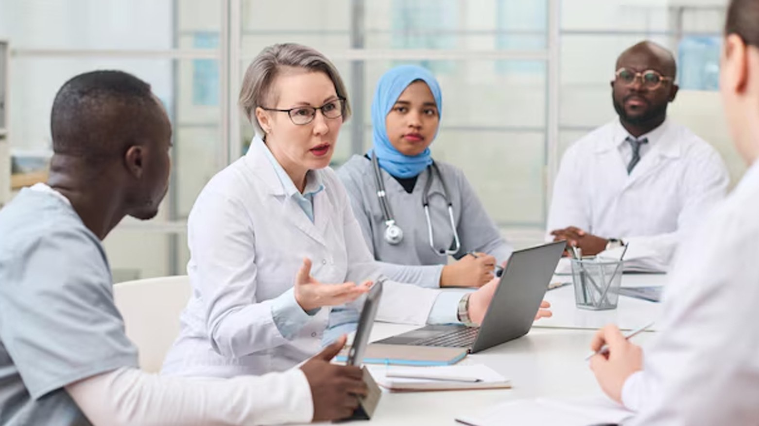 الدول المتقدمة تواصل توظيف الأطباء الأجانب بكثافة