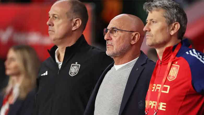 دی لا فوینتێ راهێنەری هەڵبژاردەی ئیسپانیا لەنێوان یاریدەدەرەكانی