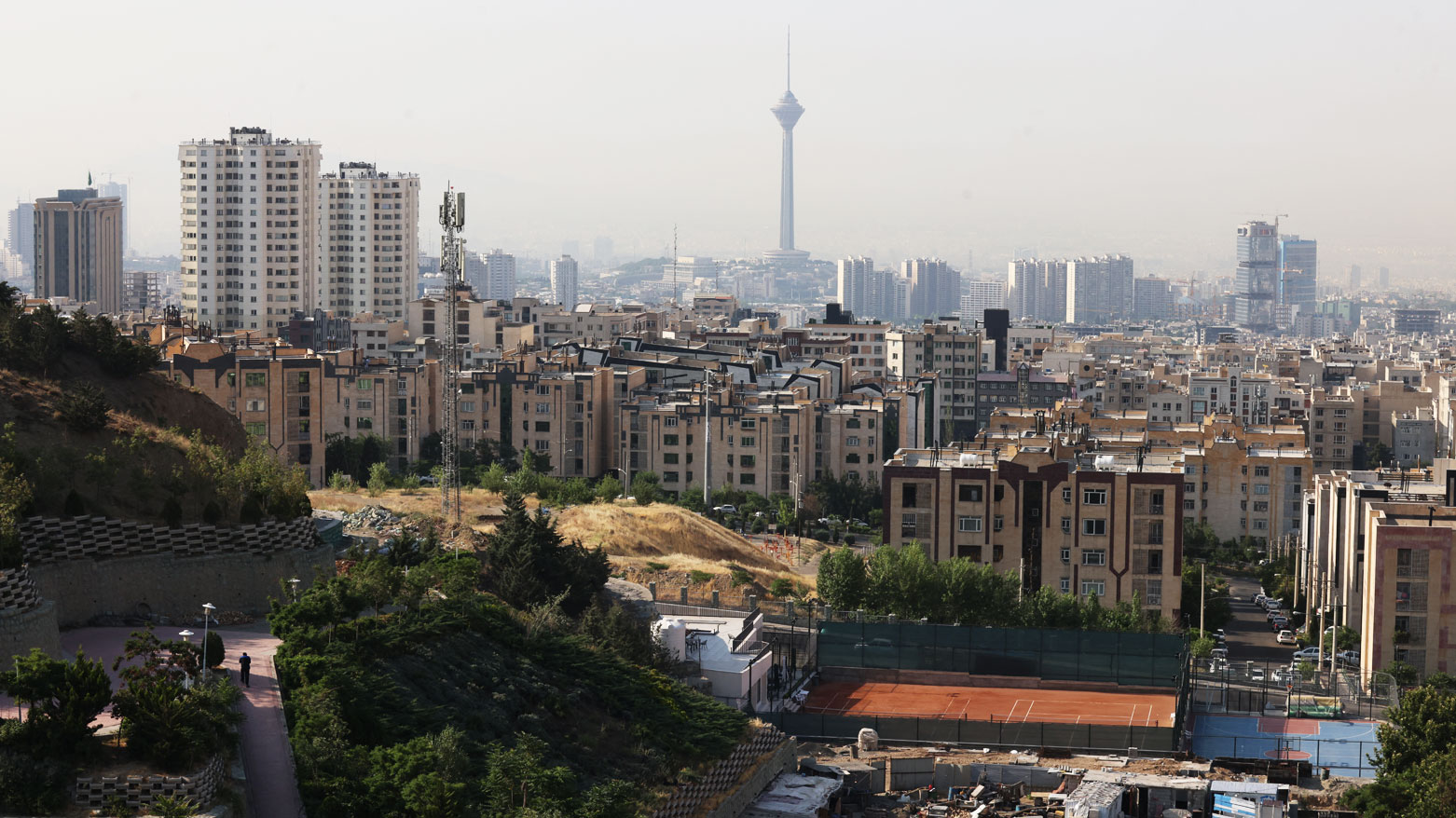 منظر عام يُظهر جزءًا من العاصمة الإيرانية طهران (فرانس برس)