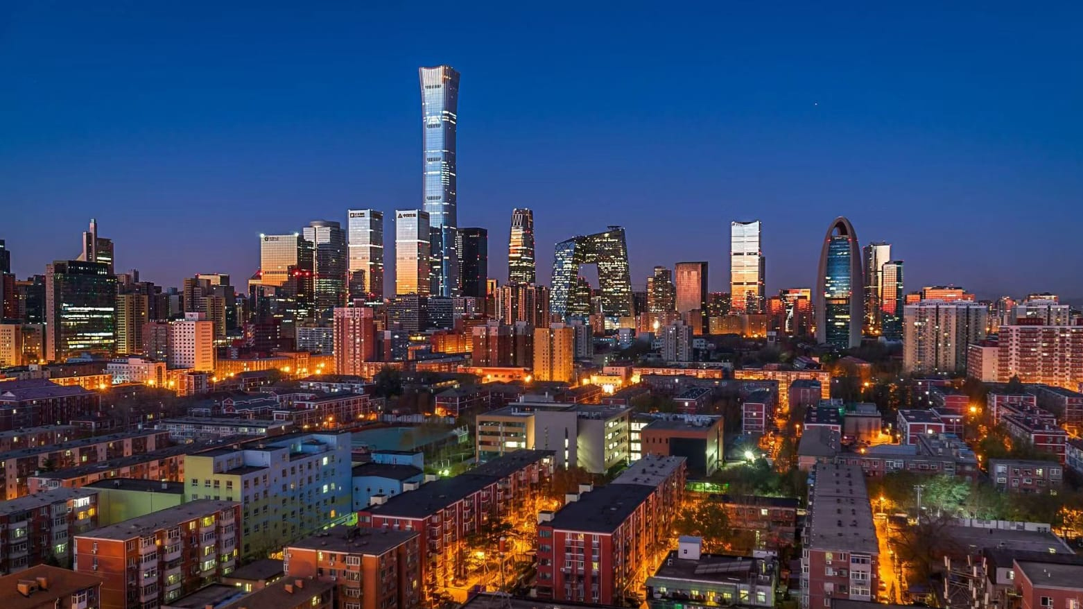 ئه‌دای كاركردن و هیواکان: دەستکەوتەکانی گەشەپێدان و ئایندەی گەشاوەی حوکمڕانیی چین