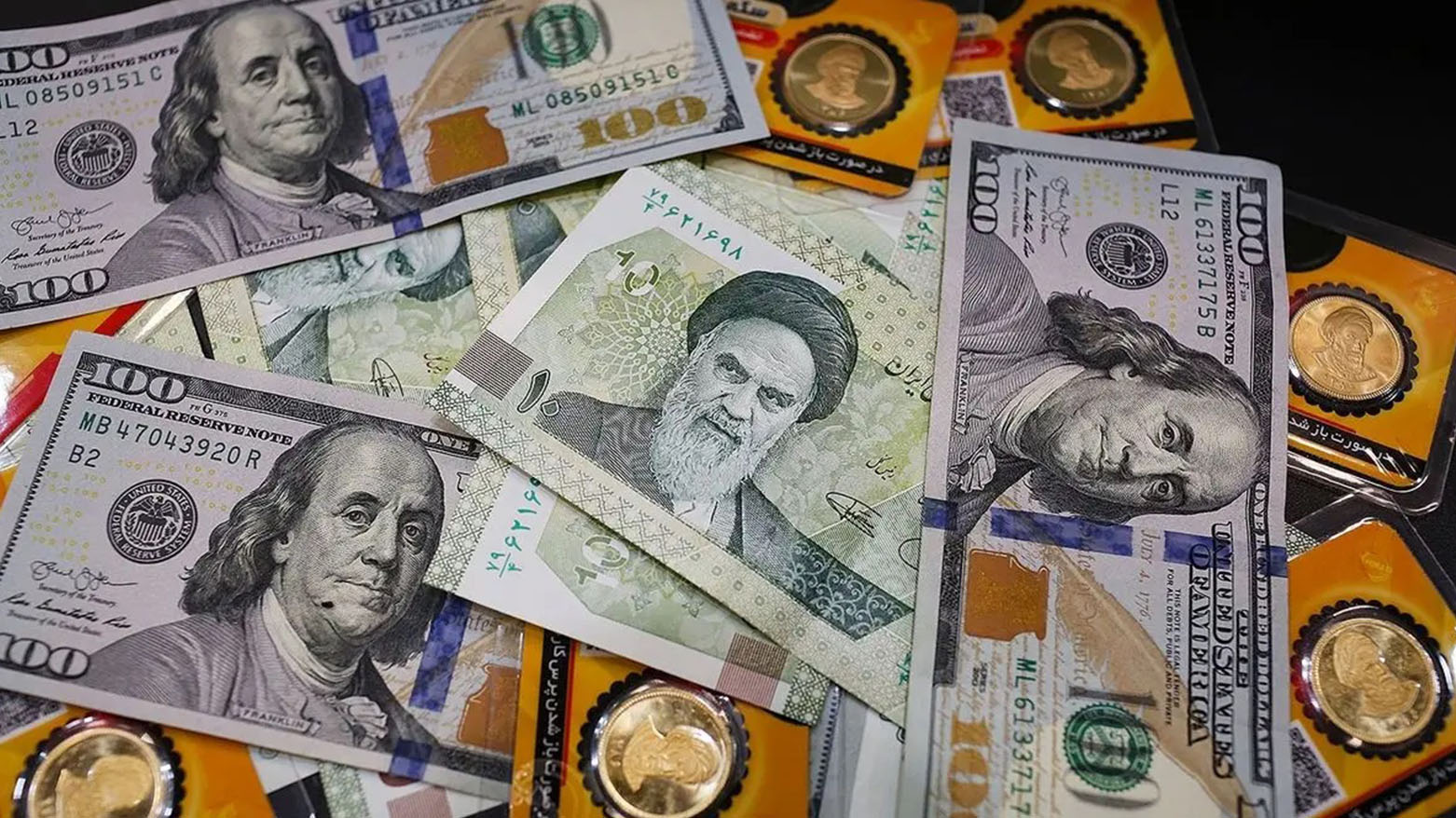 جهش دوباره‌ی نرخ دلار و طلا در ایران؛ نگرانی گسترده‌ی شهروندان از آینده‌ی اقتصاد