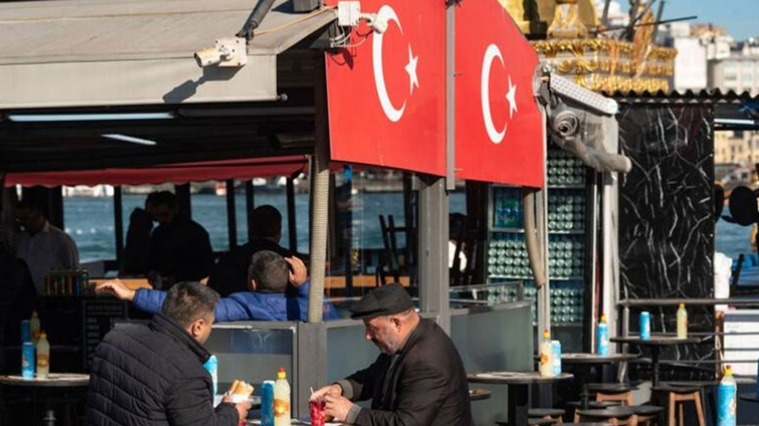 إخلاء فندق في اسطنبول بعد وفاة ثلاثة سياح جراء ما يشتبه بأنه تسمّم