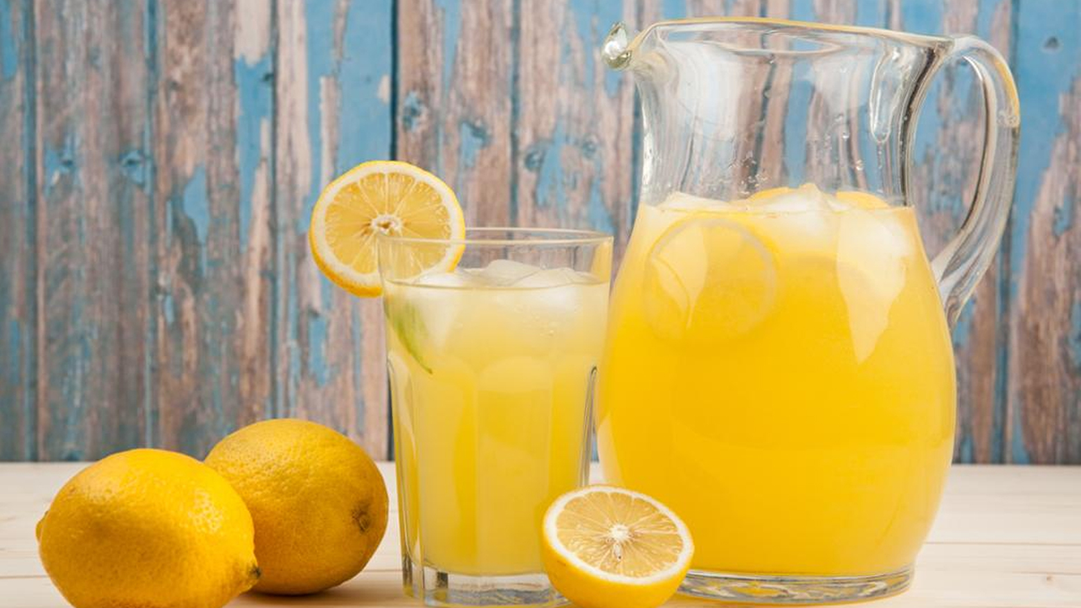 کاریگەرییە شارەوەکانی خواردنەوەی ئاو و لیمۆ