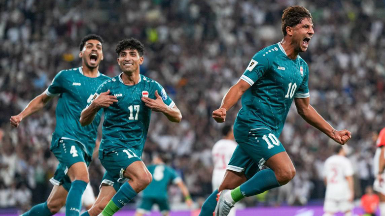 ئاهەنگ و خۆشیدەربڕینی یاریزانانی عێراق دوای گۆڵەكەی میمی. یاریگەی بەسرە 18 نۆڤێمبەری 2025