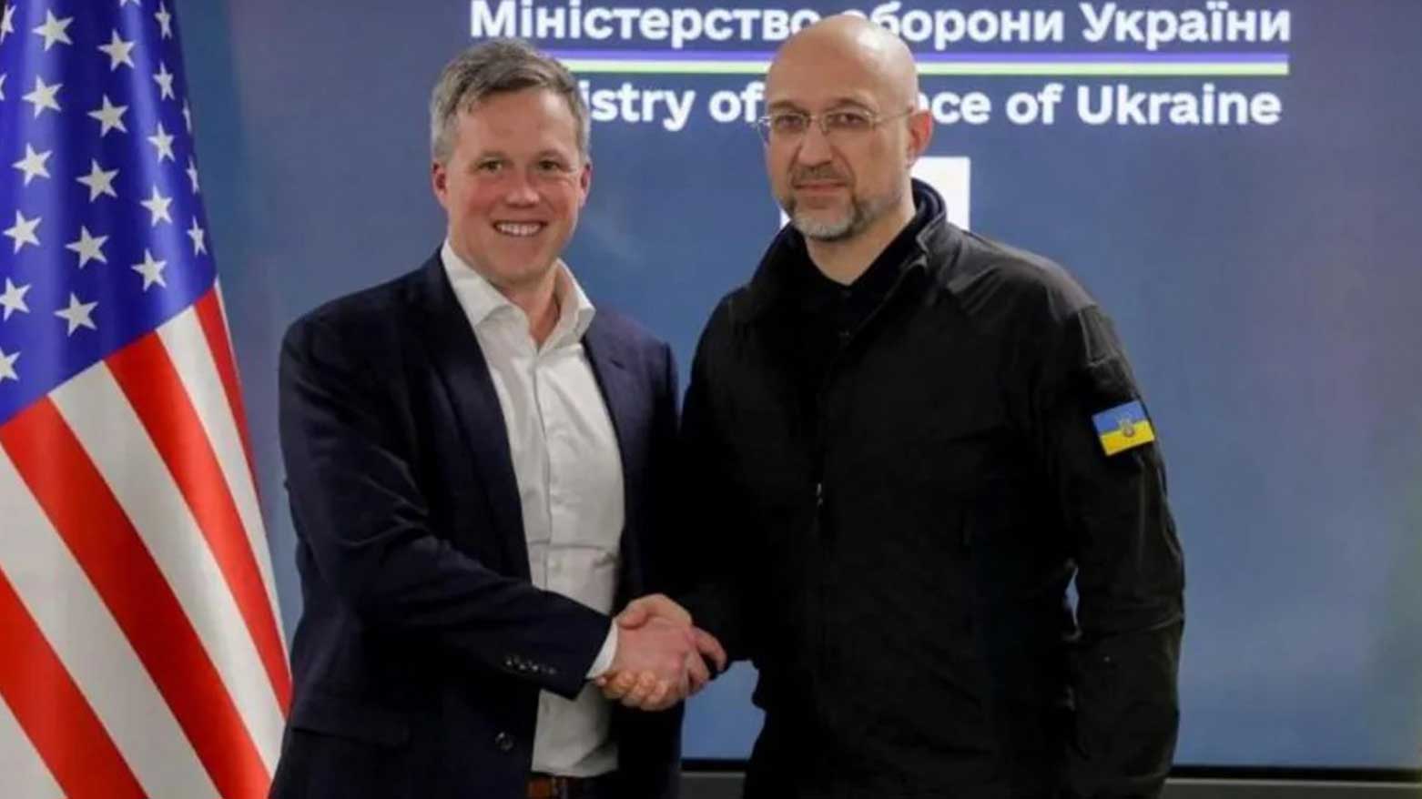 US Army Secretary Dan Driscoll (L) shaking hands with Ukrainian Defense Minister Denys Shmyhal, Kyiv, Ukraine, Nov. 19, 2025. (Photo: Ukraine Gov.)