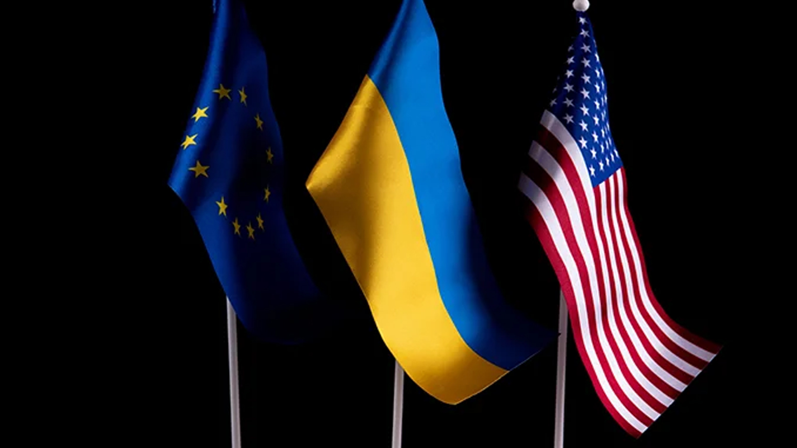 فەرەنسا، ئەڵمانیا و بەریتانیا داوا دەکەن لە پلانی کۆتاییهێنان بە جەنگی ئۆکرانیا ڕاوێژیان پێ بکرێت