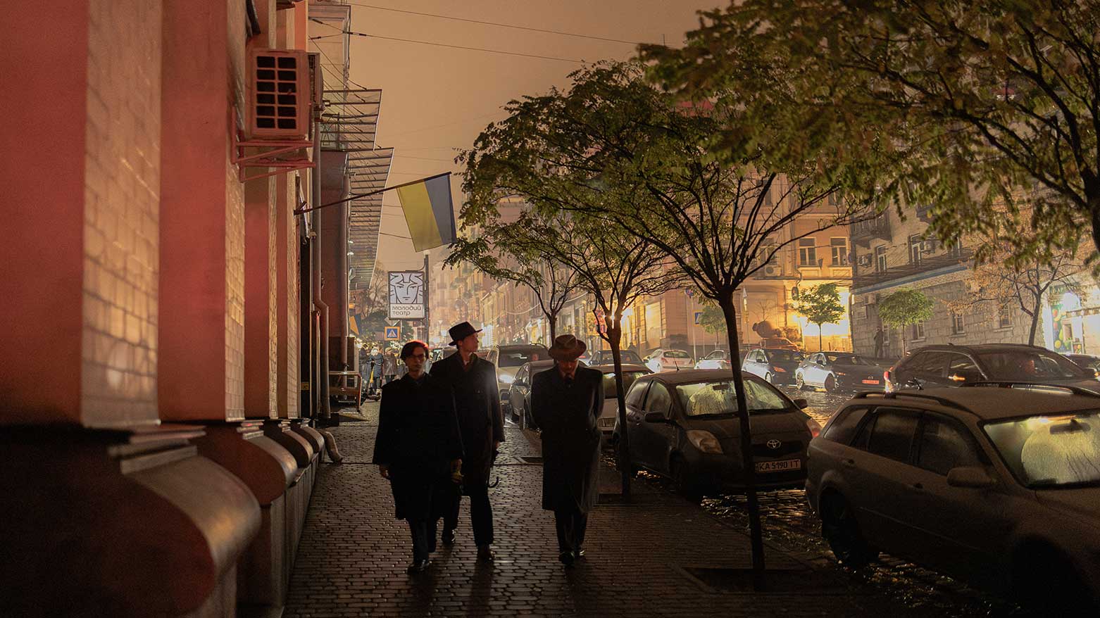 Men walk on a street in downtown Kyiv on November 21, 2025, amid the Russian invasion of Ukraine. (Photo: AFP)