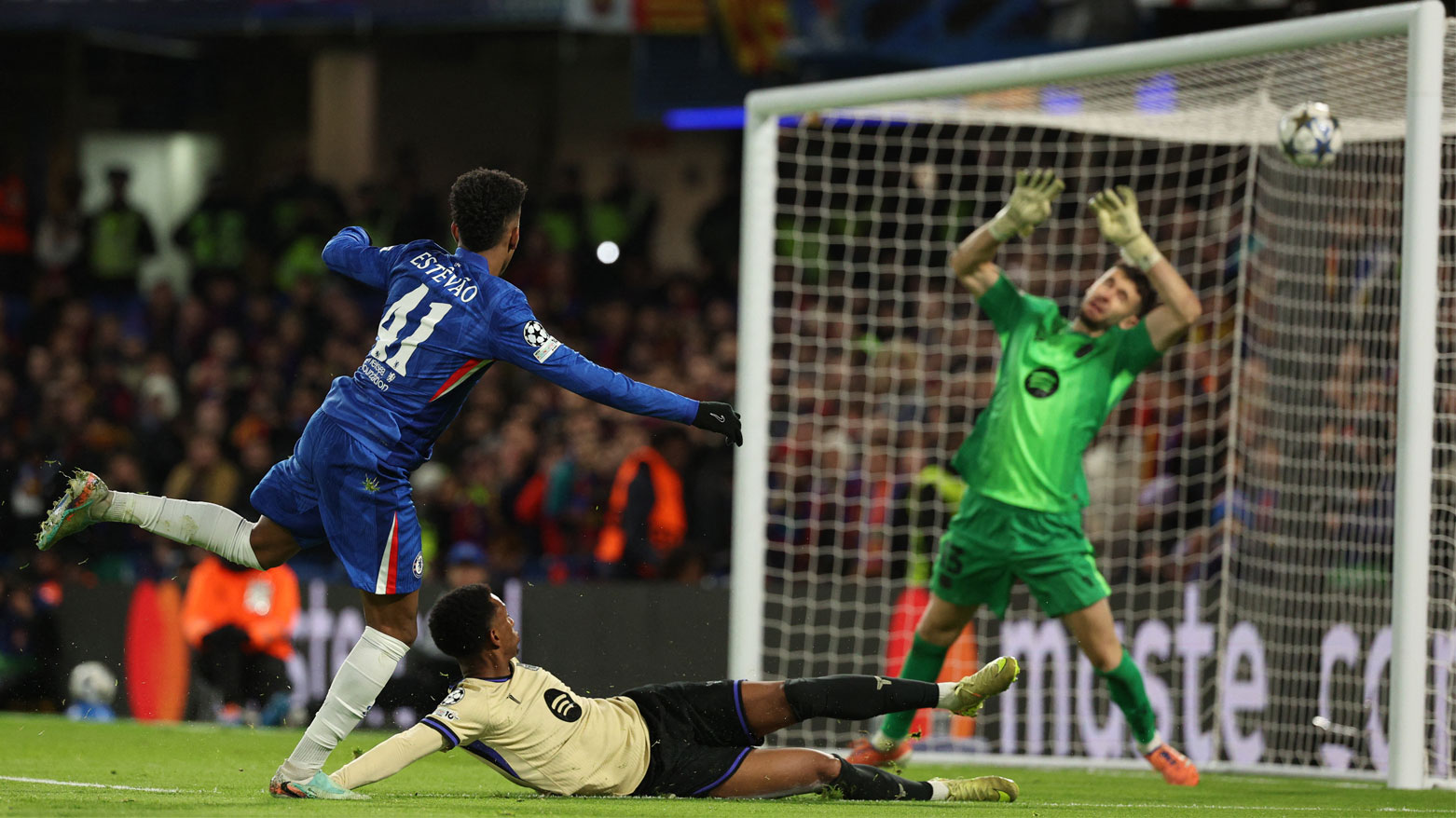 دوري أبطال أوروبا: تشلسي يسحق برشلونة بثلاثية للتاريخ