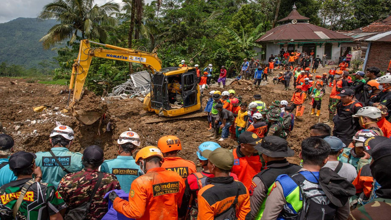 مقتل ثمانية أشخاص في إندونيسيا بفيضانات وانزلاقات تربة