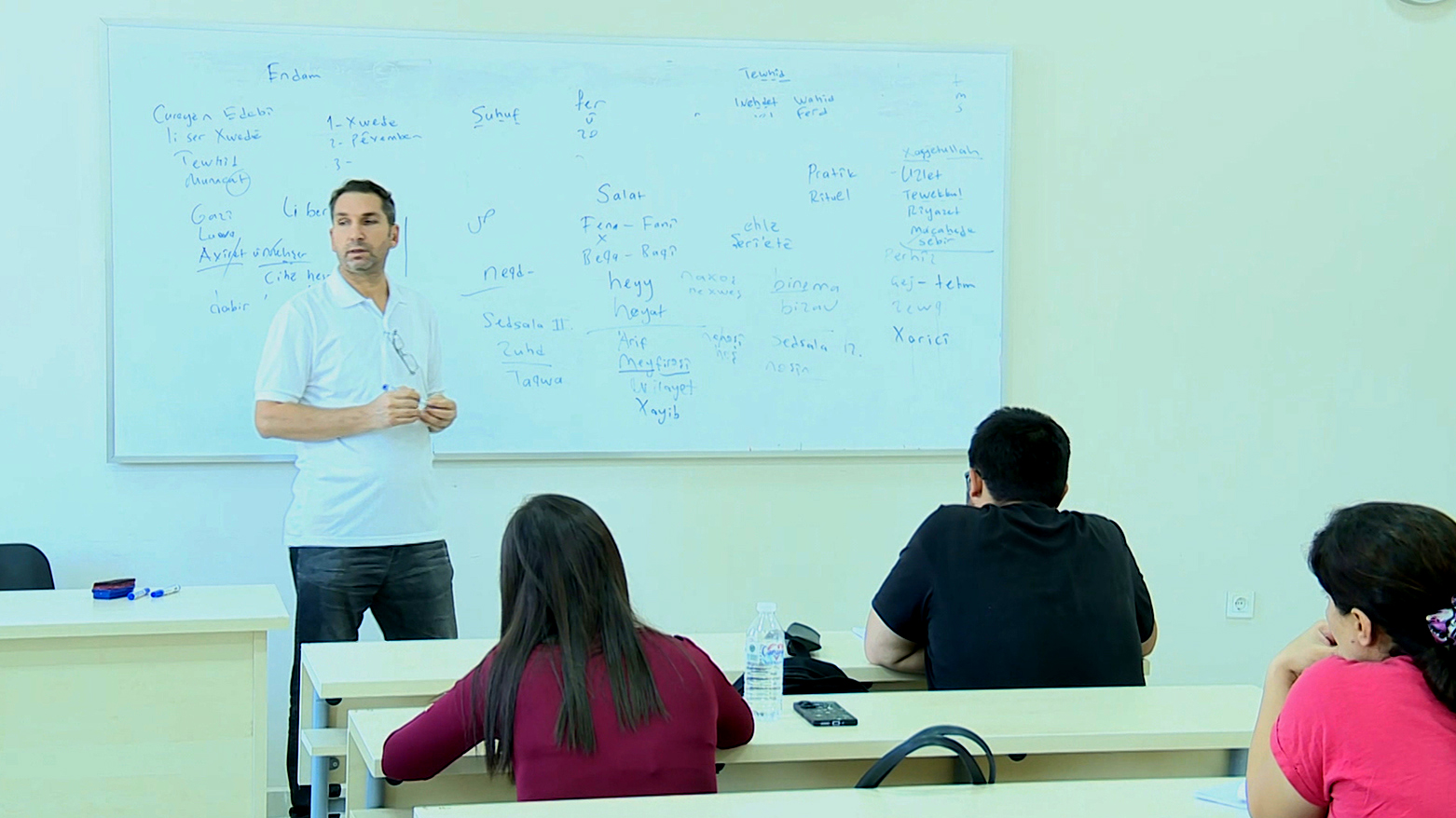 Mamoste: Pêdivî heye ku bi hezaran mamosteyên kurdî werin damezirandin