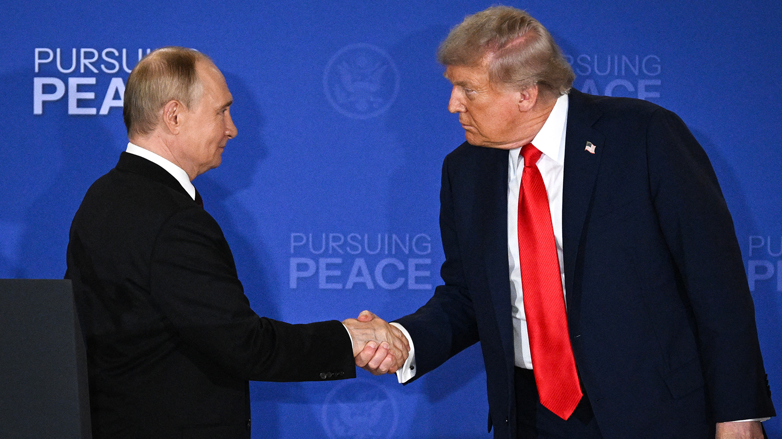 ترەمپ بەنیازە چەند ناوچەیەکی ئۆکرانیا بە بەشێک لە ڕووسیا بناسێنێت