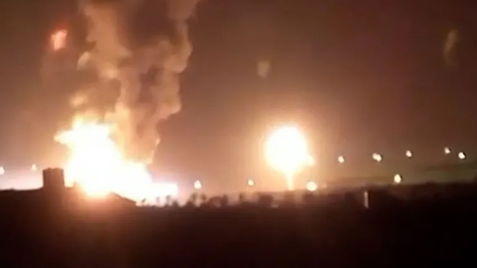 حقل كومور أثناء تعرضه لهجوم بالمسيّرات