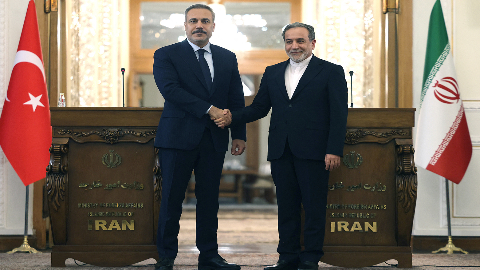 Iran's FM Abbas Araghchi (R) shakes hands with Türkiye's FM Hakan Fidan during press conference in Tehran on Nov. 30, 2025. (Photo: AFP)