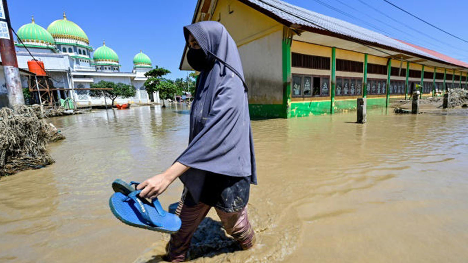 ارتفاع عدد قتلى الفيضانات في إندونيسيا إلى 631