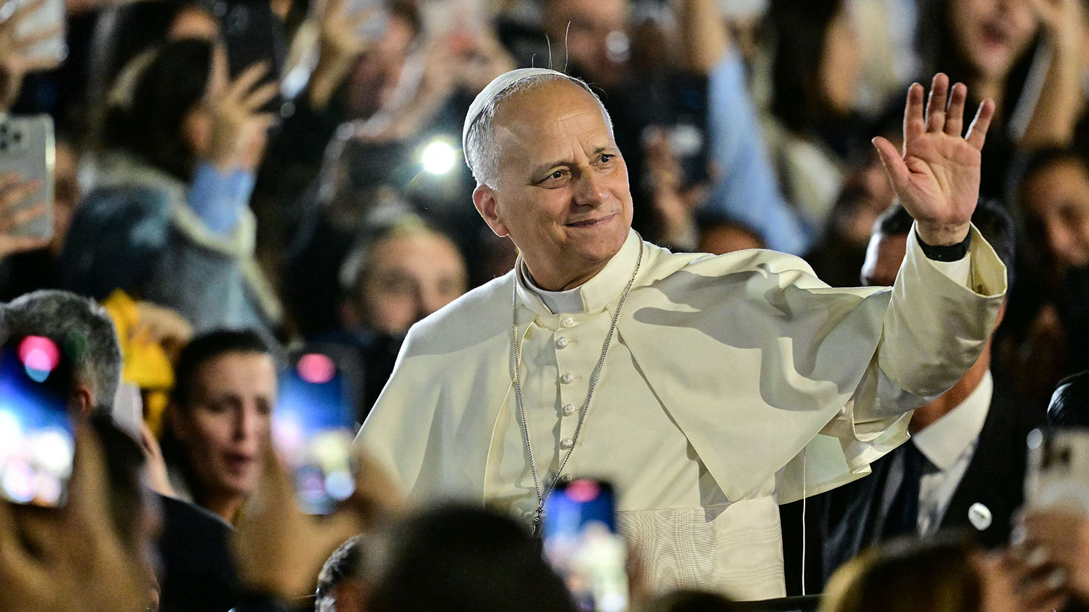 البابا يترأس قداسا في الهواء الطلق في بيروت الثلاثاء ويزور موقع انفجار المرفأ