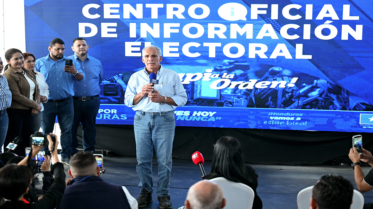 Honduras' presidential candidate of the National Party Nasry Asfura speaks during a press conference in Tegucigalpa on Dec. 1, 2025. (Photo: AFP)
