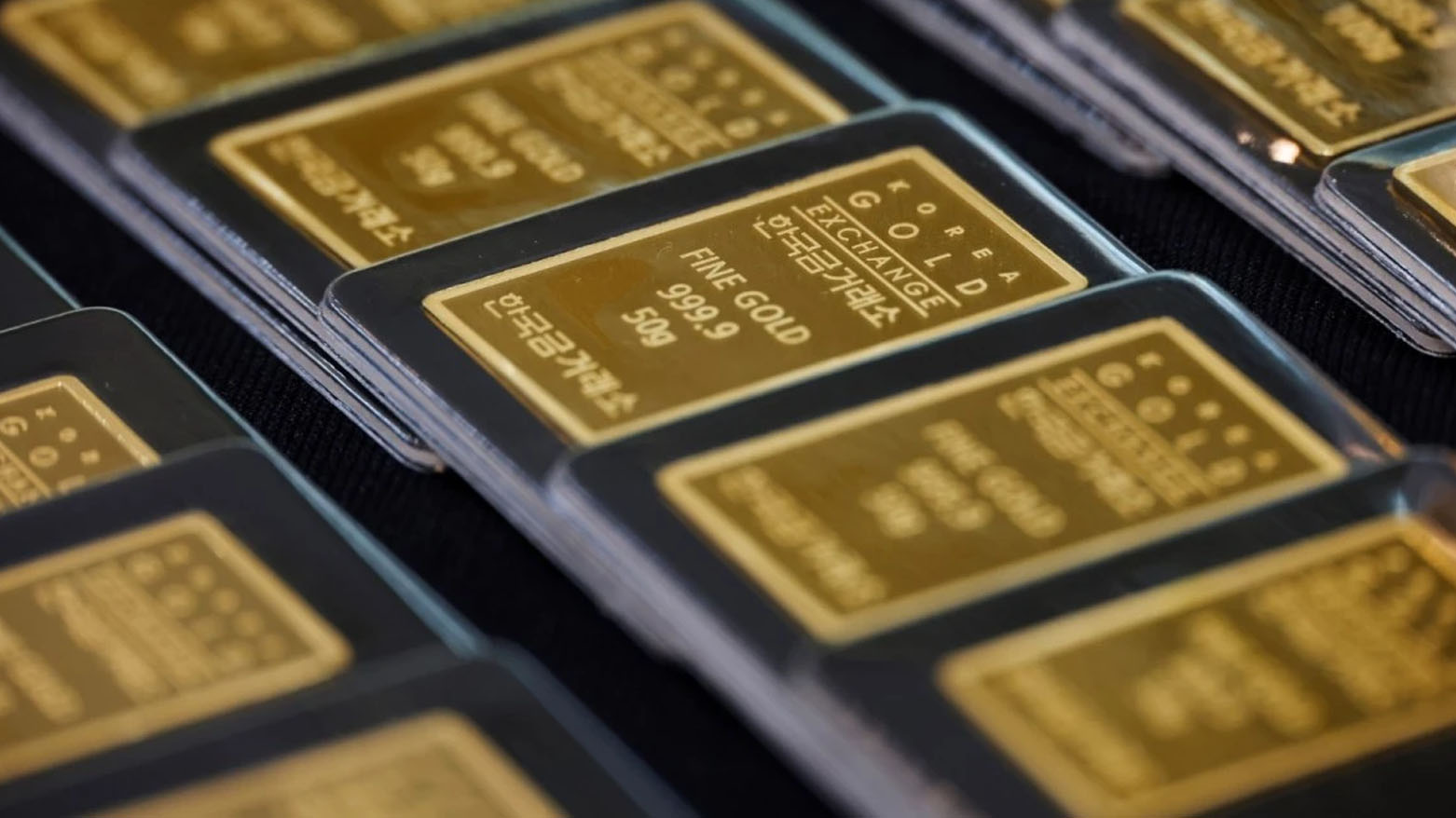 الذهب يستقر بعد التراجع .. وترقب لبيانات أمريكية تحدد مسار الفائدة