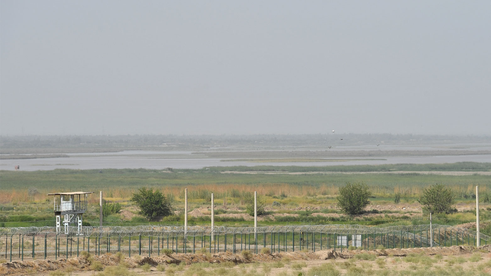 أوزبكستان تعيد فتح حدودها مع أفغانستان بالكامل بعد إغلاقها منذ عام 2021