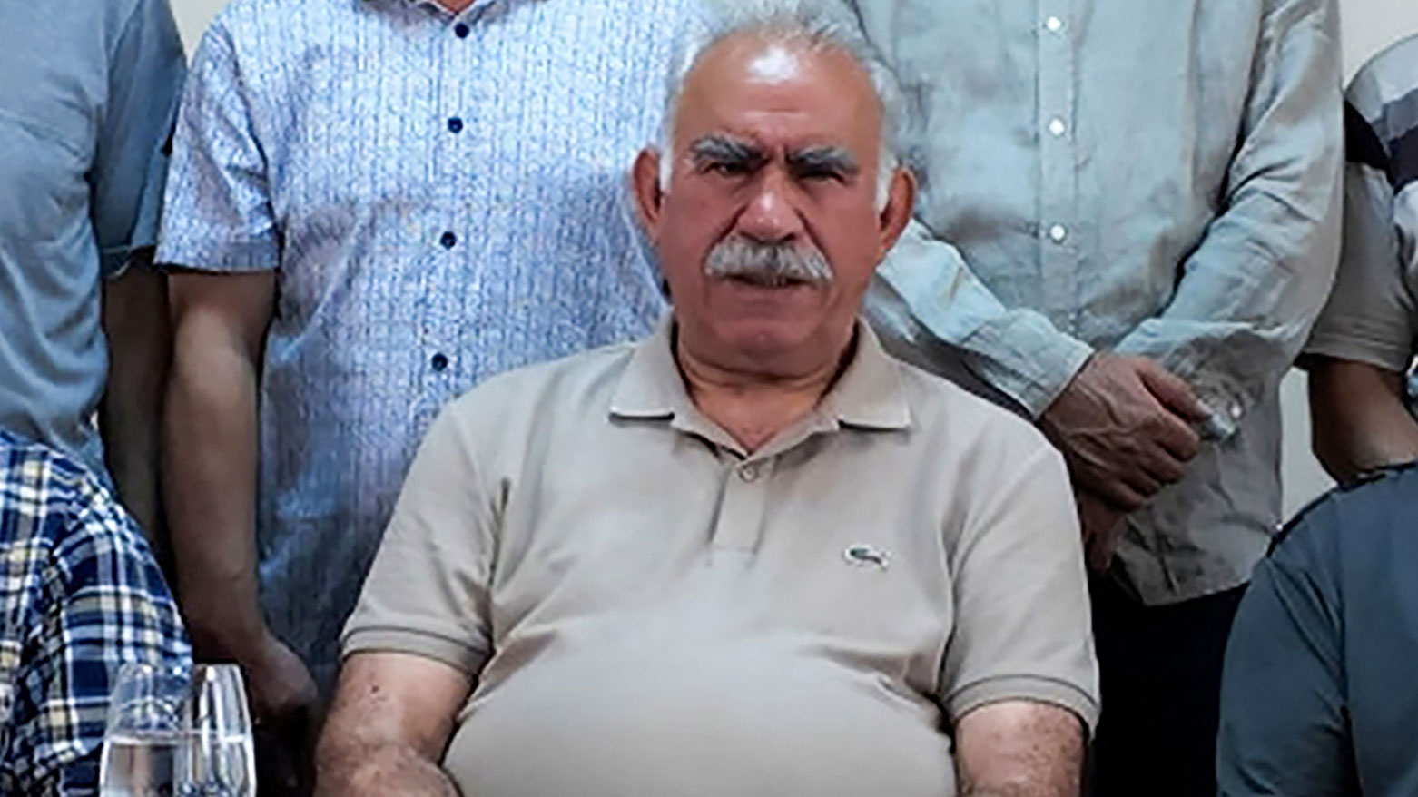 أوجلان يؤكد مجدداً التزامه بمسار السلام مع تركيا